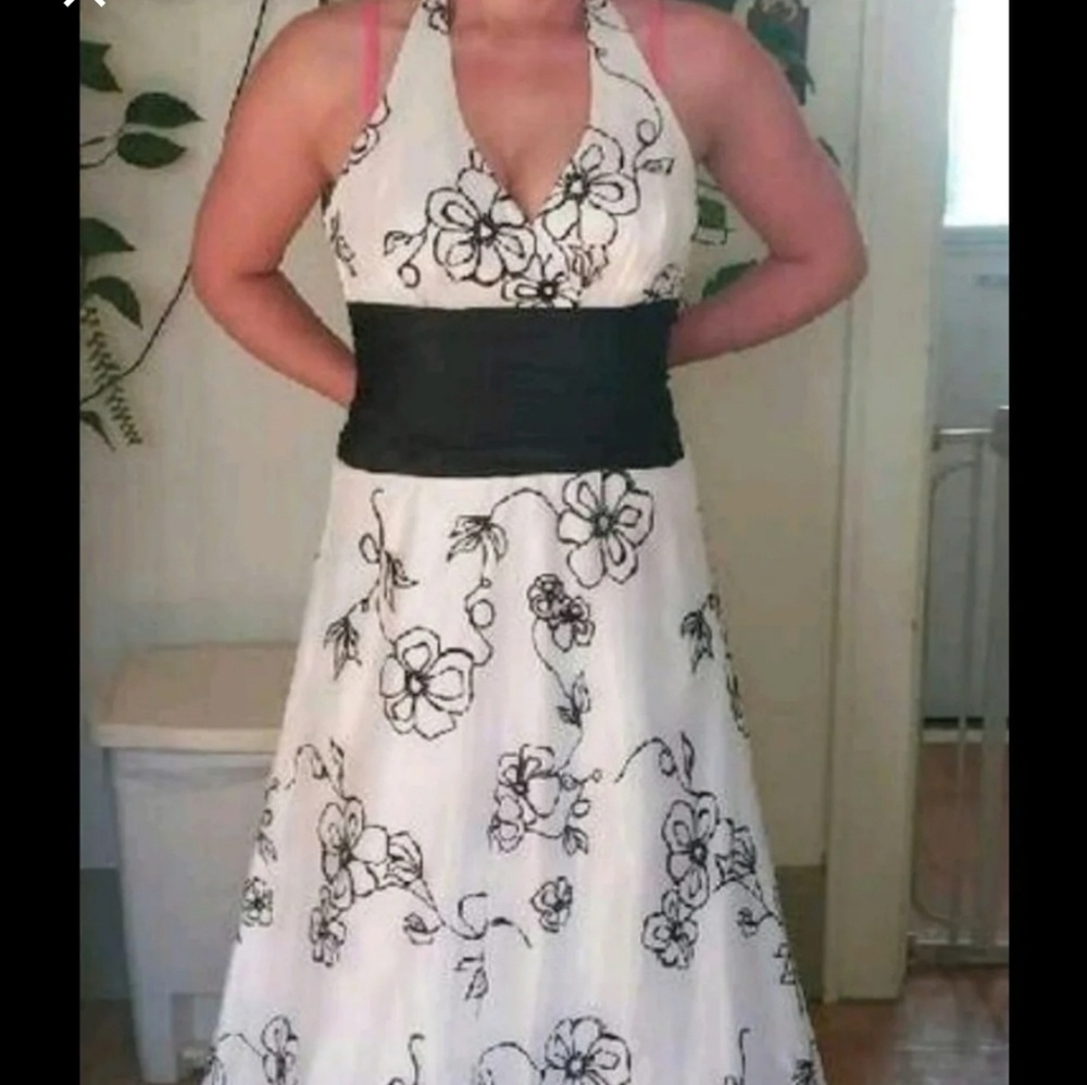Prom dress - Picture 3 of 4